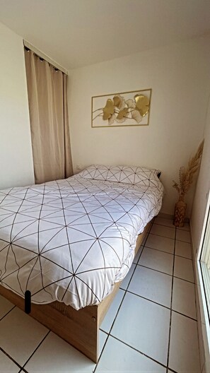 2 bedrooms, iron/ironing board, Internet