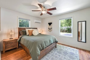 2 bedrooms, desk, iron/ironing board, free WiFi