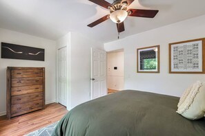 2 bedrooms, desk, iron/ironing board, free WiFi