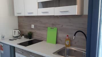 Kühlschrank, Herdplatte, Toaster, Hochstuhl