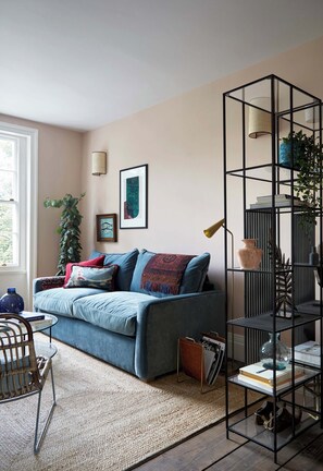 Televisión y oficina 