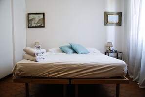 5 Schlafzimmer, Schreibtisch, kostenloses WLAN, Bettwäsche