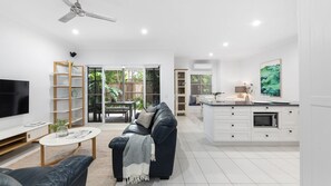 TV, stereo - Dreaming On Duke - Beautifully situated townhouse (Sunshine Beach)