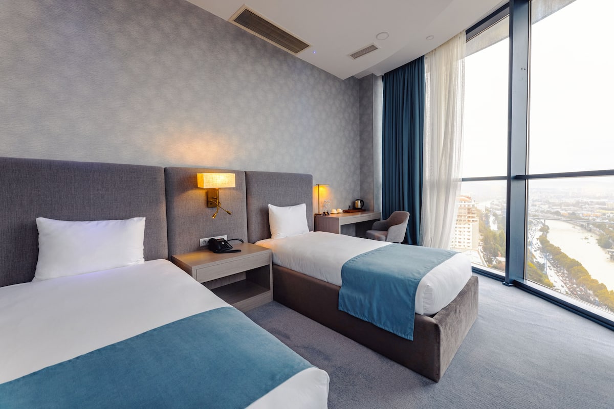 Camera Executive con 2 letti singoli | Biancheria da letto di alta qualità, minibar, una cassaforte in camera
