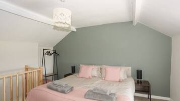 Cottage | 1 bedroom, individually decorated, individually furnished, free WiFi