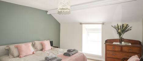 1 bedroom, individually decorated, individually furnished, free WiFi