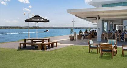 Water View Retreat - FREE WiFi