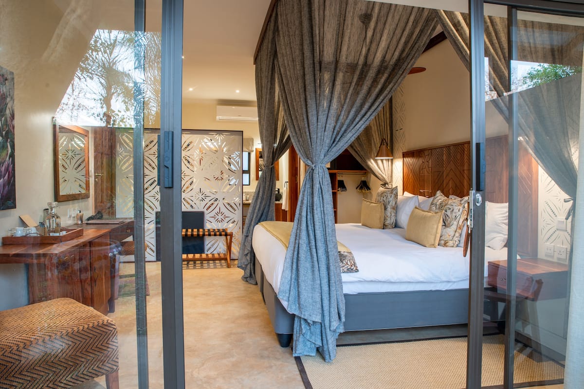 Honeymoon Double Room | In-room safe, desk, laptop workspace, blackout curtains