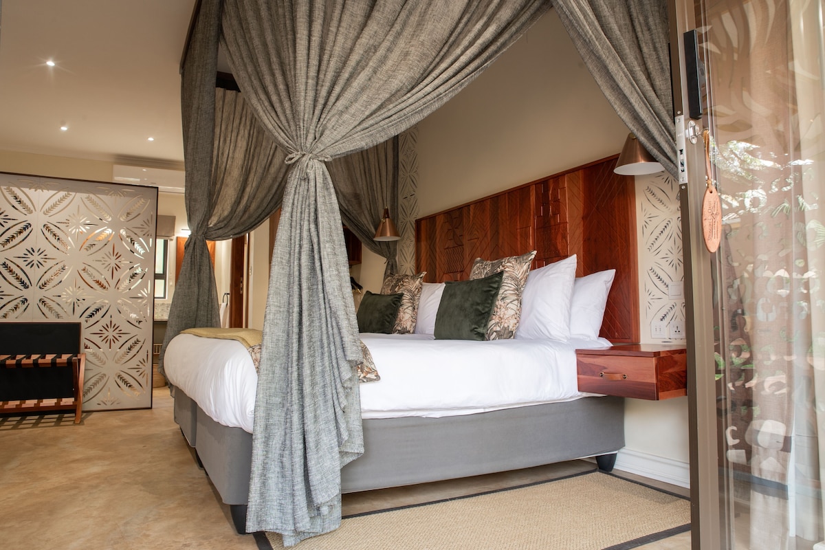 In-room safe, desk, laptop workspace, blackout curtains