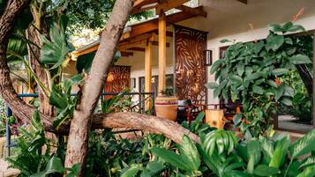 Deluxe Twin Room | In-room safe, desk, laptop workspace, blackout drapes