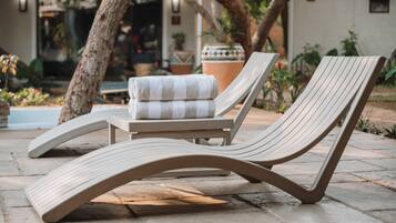 Outdoor pool, pool umbrellas, sun loungers