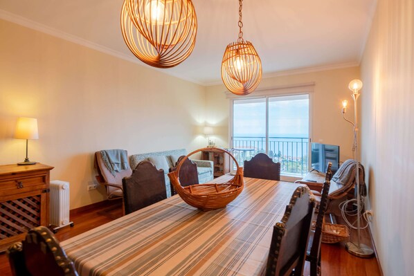 Apartment | In-room dining - Caniço Quintas III (Santa Cruz)