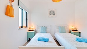 1 chambre, coffres-forts dans les chambres, fer et planche à repasser