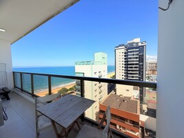 Apartment | Outdoor dining