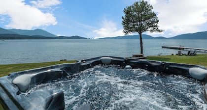 Flat Waterfront Family | 5 Bed, 3 Bath