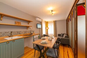 42-inch LED TV with satellite channels, TV - suites istanbul (Istanbul)