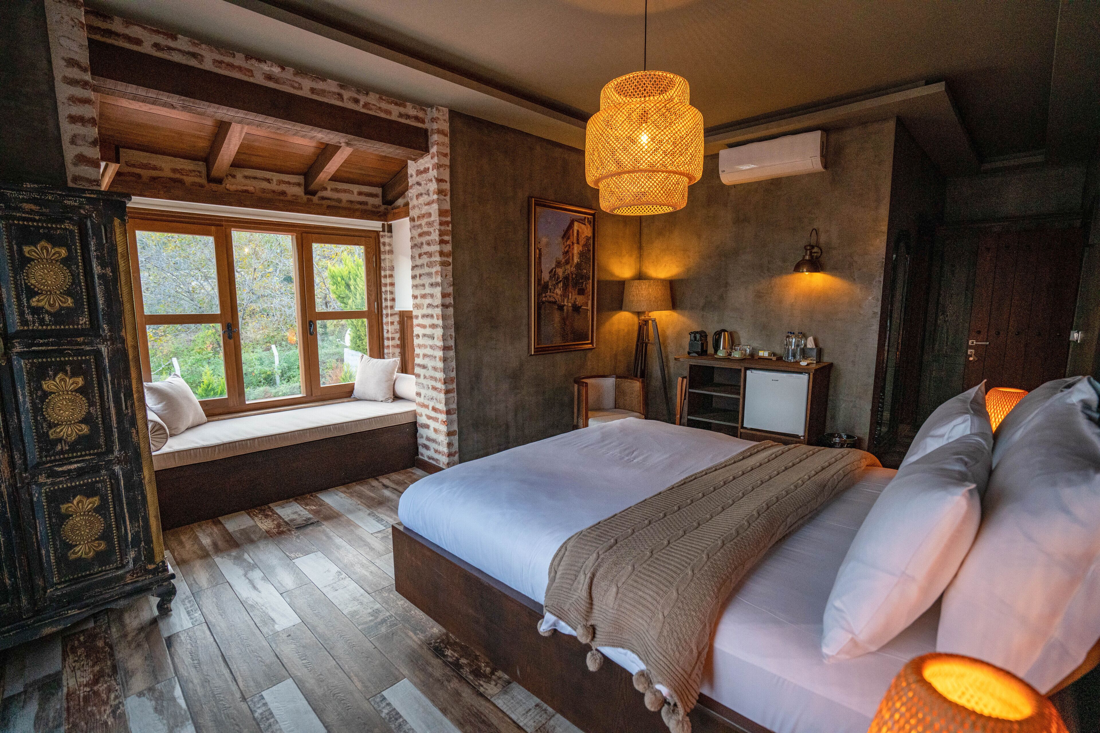 Deluxe Double Room | Premium bedding, pillowtop beds, free minibar items, in-room safe