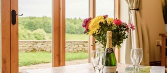 Dog friendly holiday cottage in the Cotswolds with a hot tub - Owls Roost