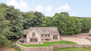 Exterior - Dog friendly holiday cottage in the Cotswolds with a hot tub - Owls Roost (Cold Aston, near Bourton-on-the-Water)