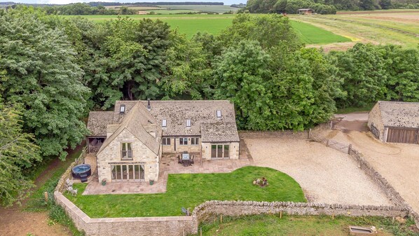 المنشأة من الخارج