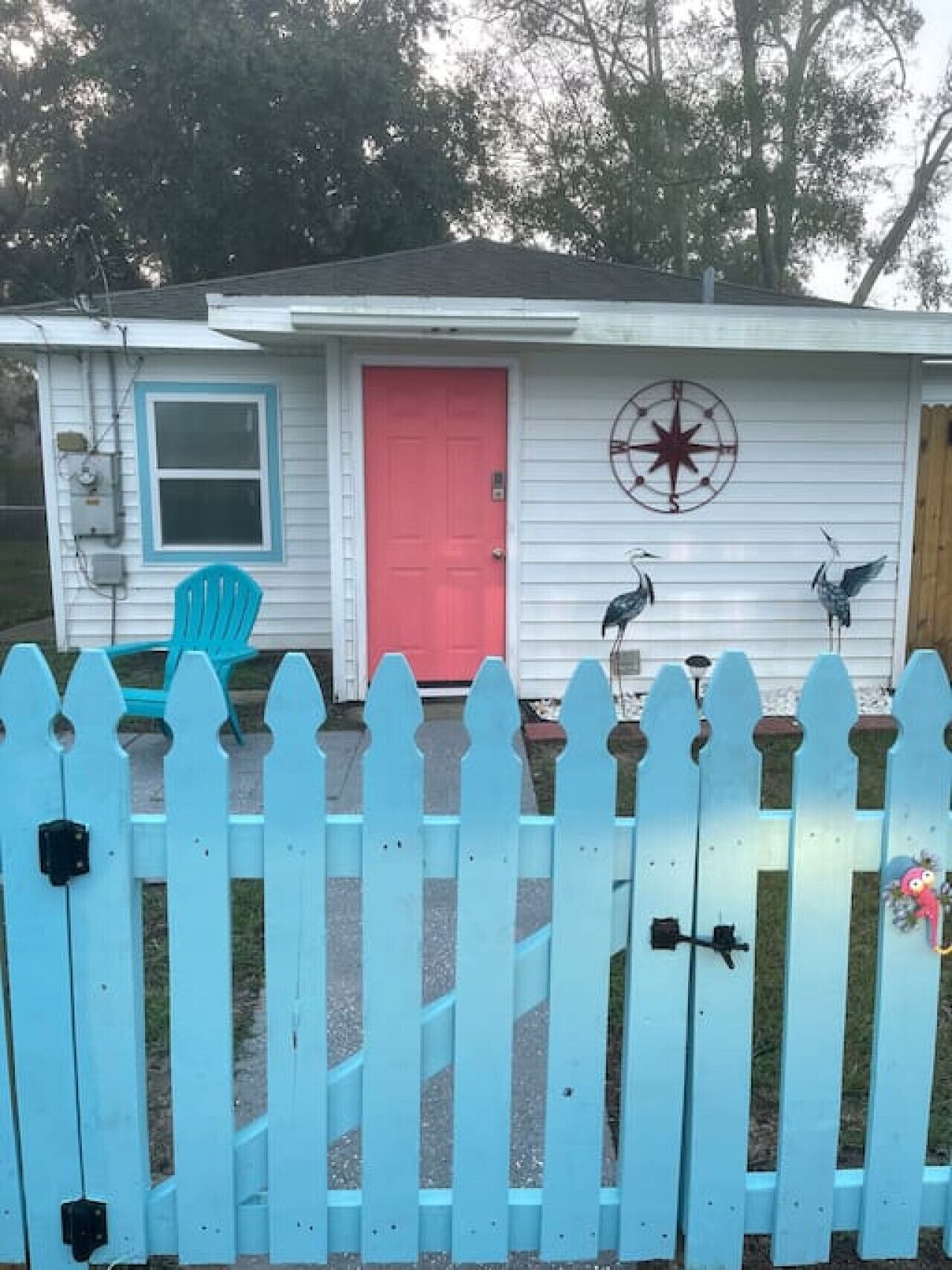 **The Blue Heron a Cozy Cottage near the Beach.**