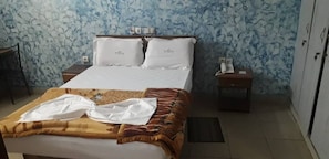 In-room safe, desk, laptop workspace, free WiFi