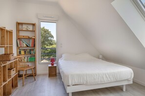 3 habitaciones y tabla de planchar con plancha 