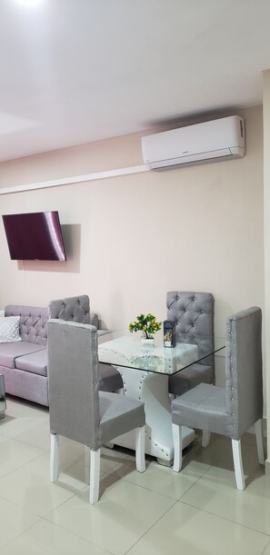 Smart TV, books - Lovely apartment with all you need to feel you are at home. (La Vega)