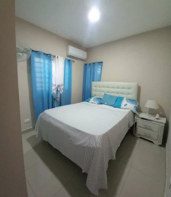 2 quartos, ferros/tábuas de passar roupa, Wi-Fi de cortesia