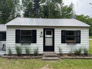 Exterior - The Hideaway of Crooked Lake (Alanson)