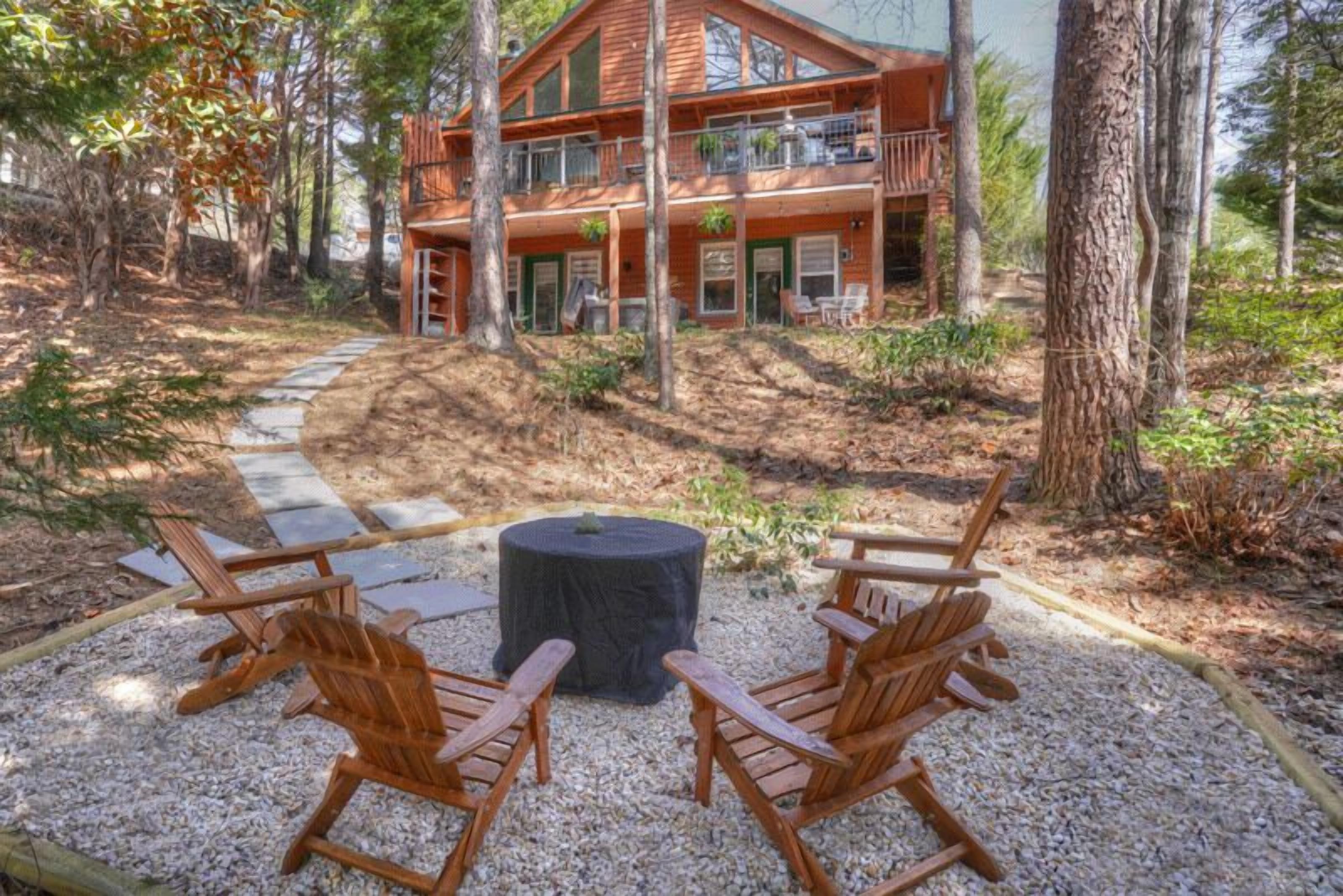 Heart of Helen- Dog Friendly Cabin with Hot Tub in Innsbruck Resort