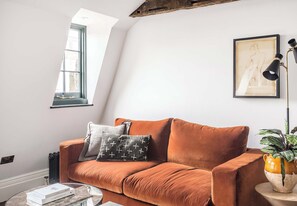 Unclassified image, 5 of 17, button - Cosy Loft Apartment - minutes from Angel Tube St. (London)