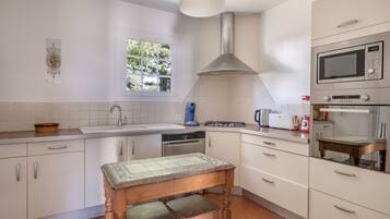 Réfrigérateur, micro-ondes, four, lave-vaisselle