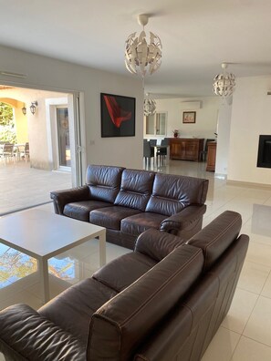 Smart TV, fireplace, DVD player, books - Family home in Marseille (Marseille)