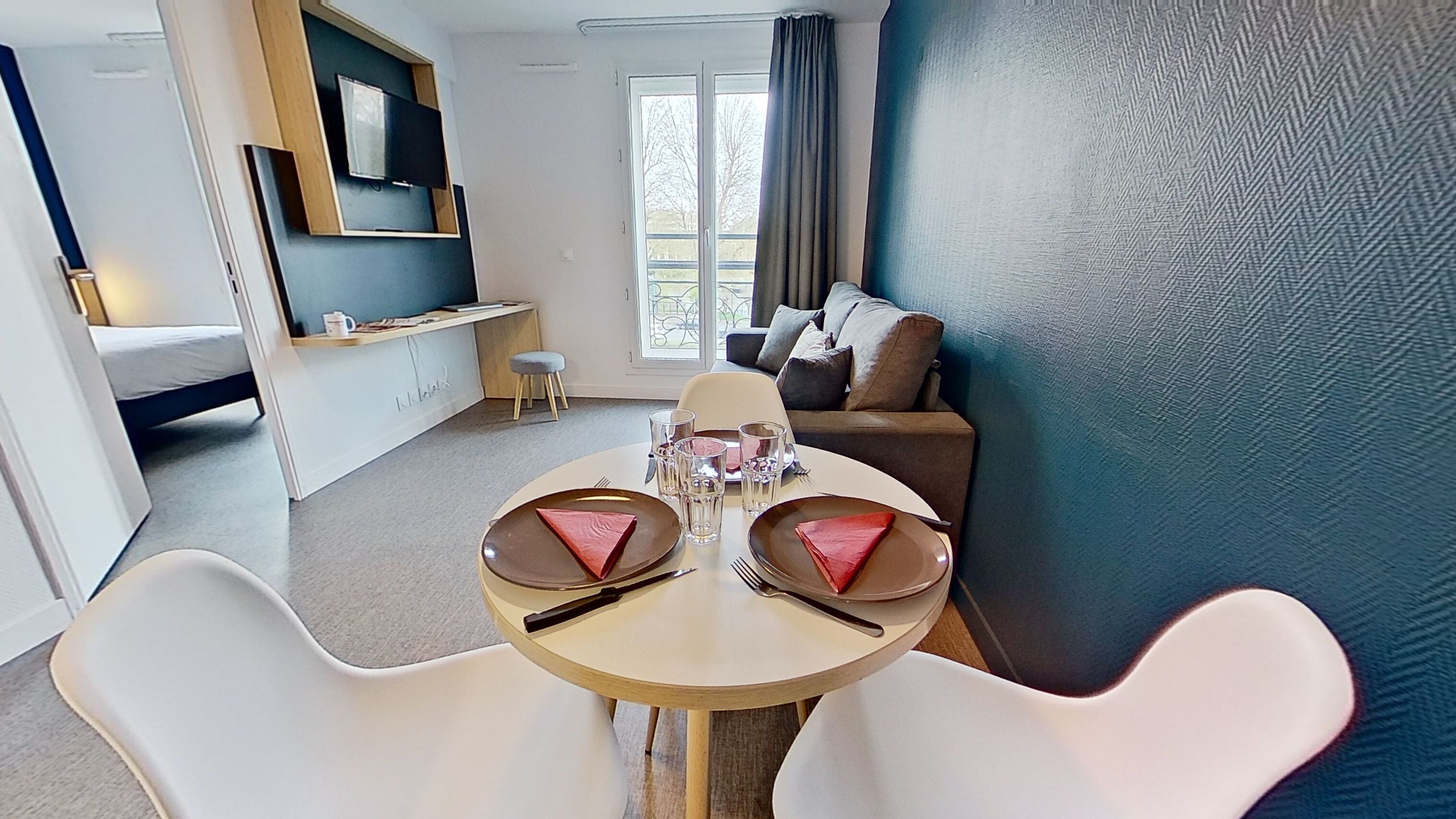 Appartement Confort | Coin séjour | Télévision à écran plat de 68 cm avec chaînes numériques, télévision