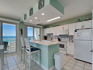 Fridge, microwave, oven, stovetop - Silver Beach #701 | Pet Friendly, Beachfront Views (Orange Beach)