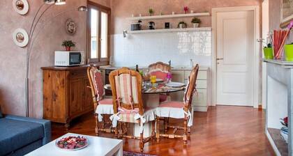 Cozy Duomo View Apartment