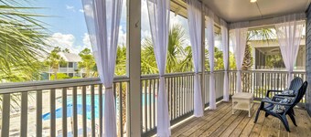 Screened Porch + Beach Access: Port St Joe Cottage