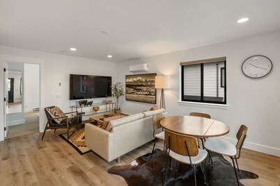 Urban Renewal-Great 1 bedroom 1 bath ADU just 4 blocks from Downtown Bozeman!