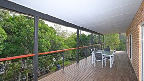 Outdoor dining - Rivershack - Riverfront - Fisherman's Delight - 5BR (Pacific Haven)