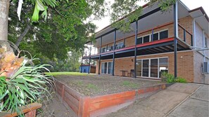Exterior - Rivershack - Riverfront - Fisherman's Delight - 5BR (Pacific Haven)