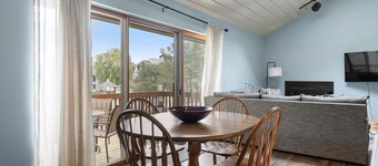 *NEW* Lakeside Club - 10 Minutes to Harbor Springs and Petoskey!