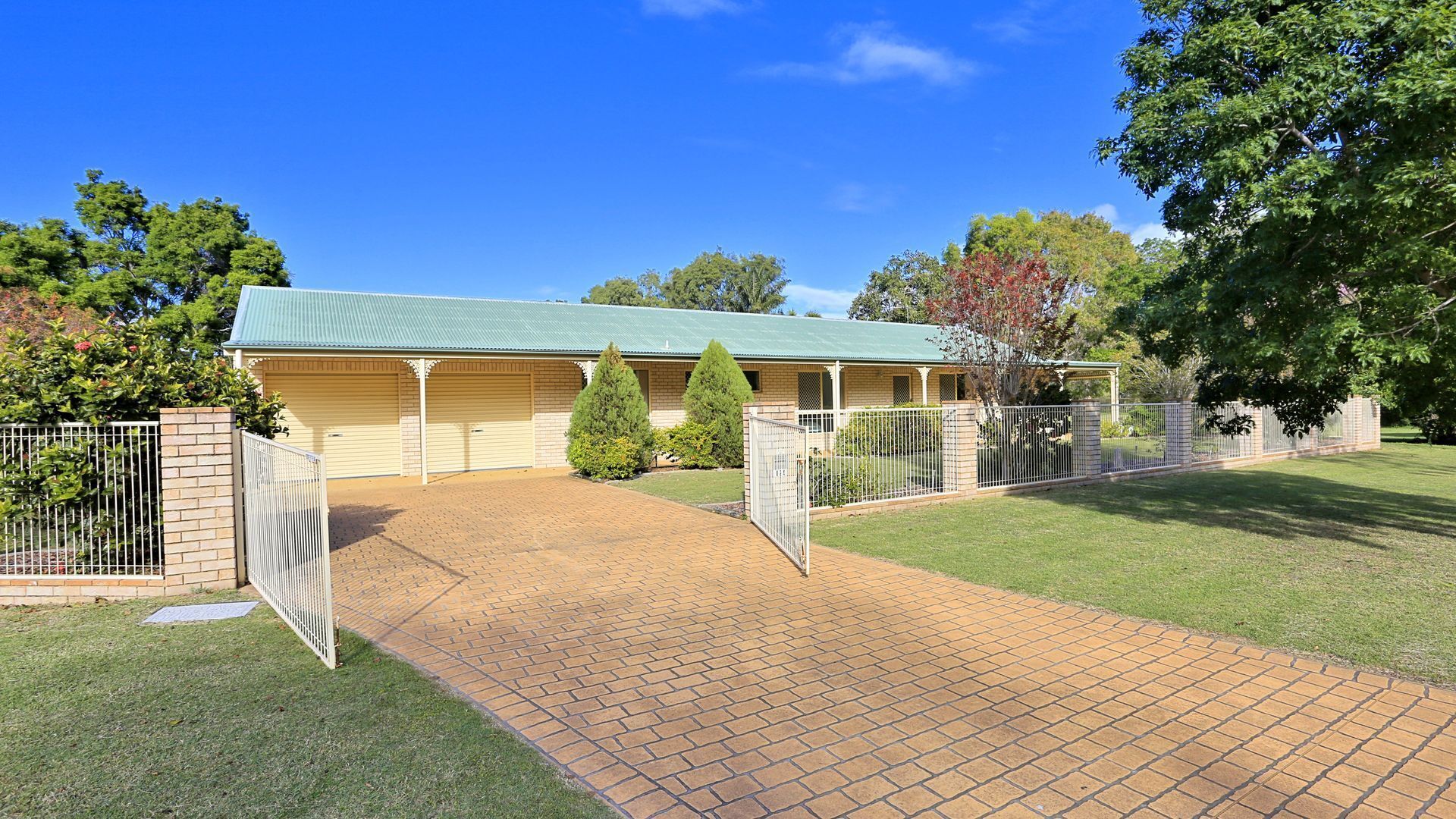 Perfect Getaway Hervey Bay - Pet friendly holiday home in walking distance to the beach