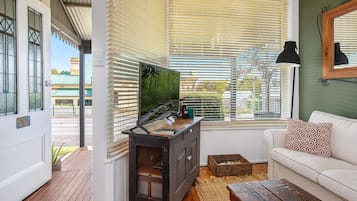 Fernseher, DVD-Player, Stereoanlage