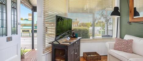 Televisión, reproductor de DVD y estéreo