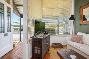 TV, DVD player, aparelho de som