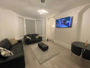 Living area - Heaton Park Road Professional Lets (Newcastle upon Tyne)