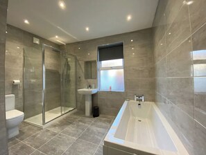 Bathtub - Heaton Park Road Professional Lets (Newcastle upon Tyne)