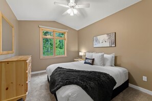 2 bedrooms, WiFi, bed sheets - 2 Bed/2 Bath Townhouse located in Snow Creek (Sun Peaks)