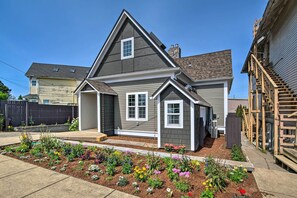 Exterior - Renovated North Bend Cottage: Near Eateries! (North Bend)